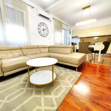 Luxury Apartment 포드고리차 외부 사진