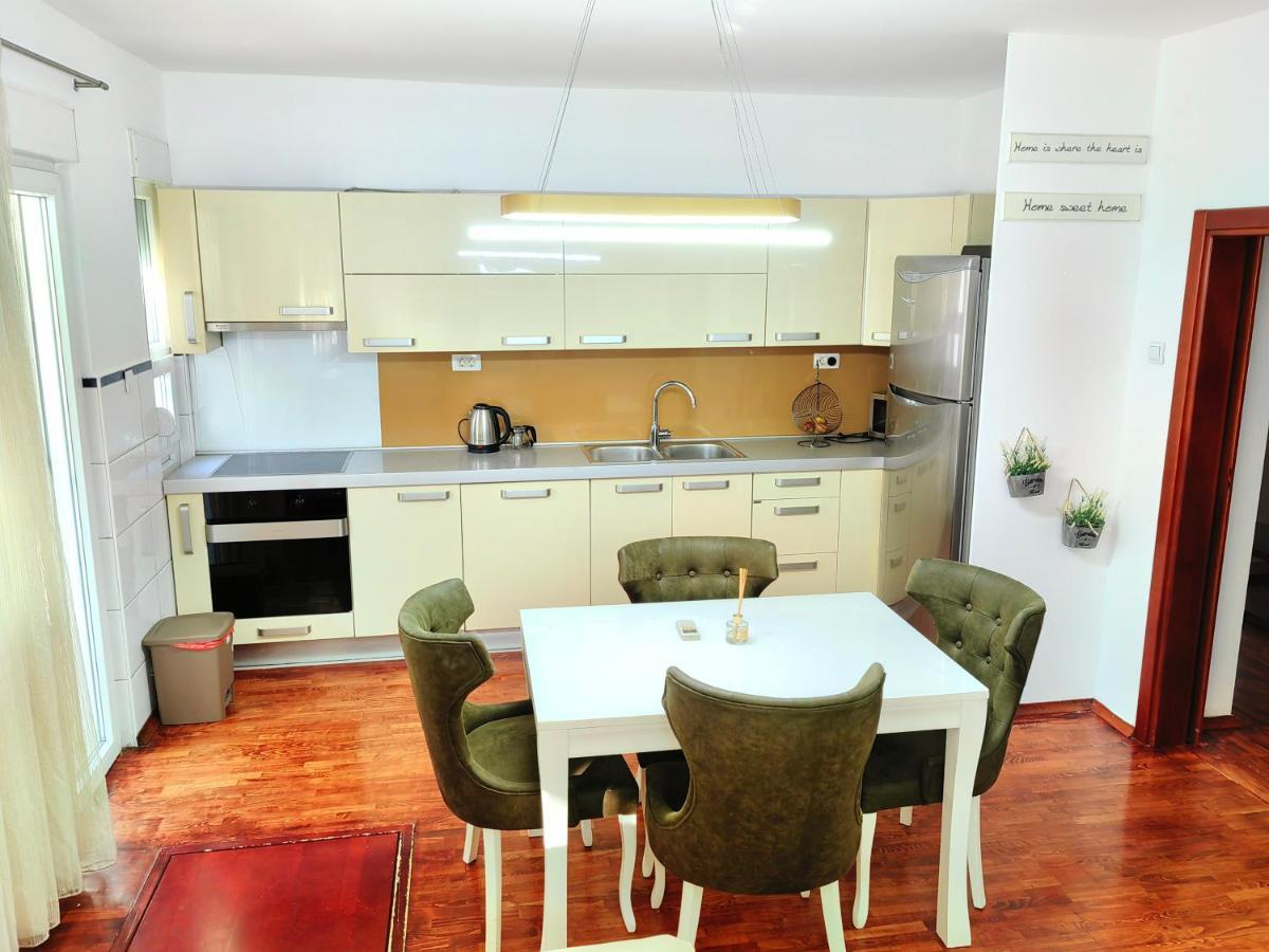 Luxury Apartment 포드고리차 외부 사진