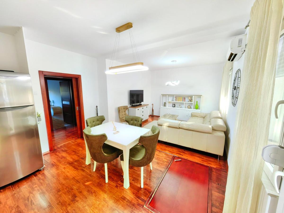 Luxury Apartment 포드고리차 외부 사진