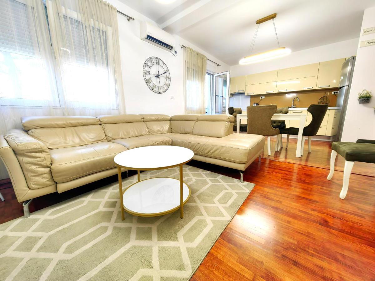 Luxury Apartment 포드고리차 외부 사진