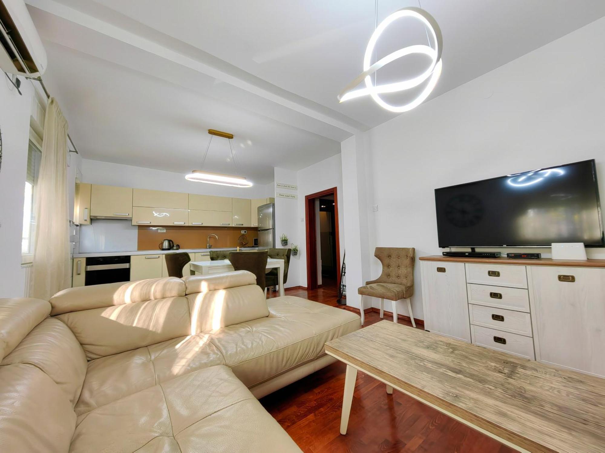 Luxury Apartment 포드고리차 객실 사진
