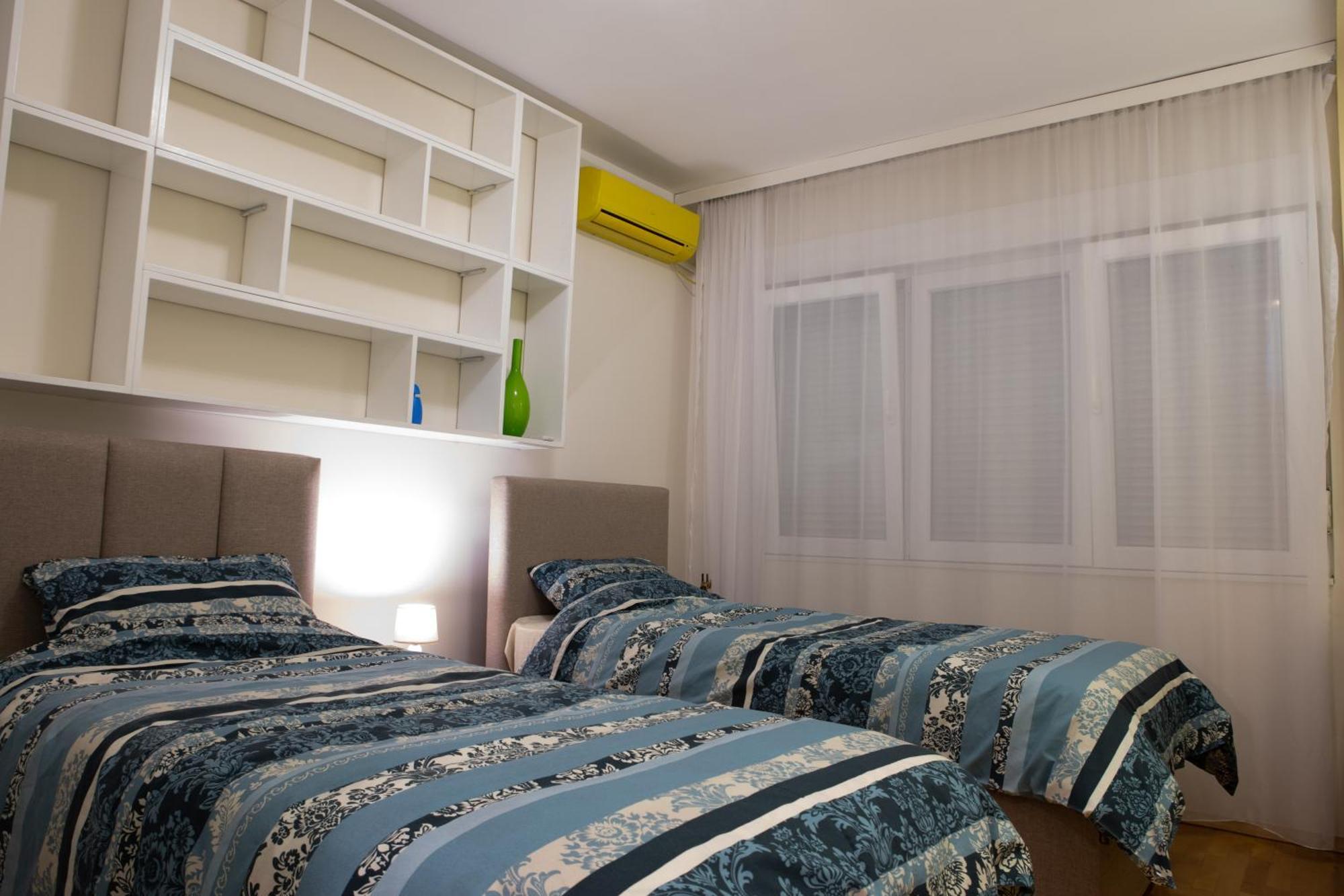Luxury Apartment 포드고리차 객실 사진